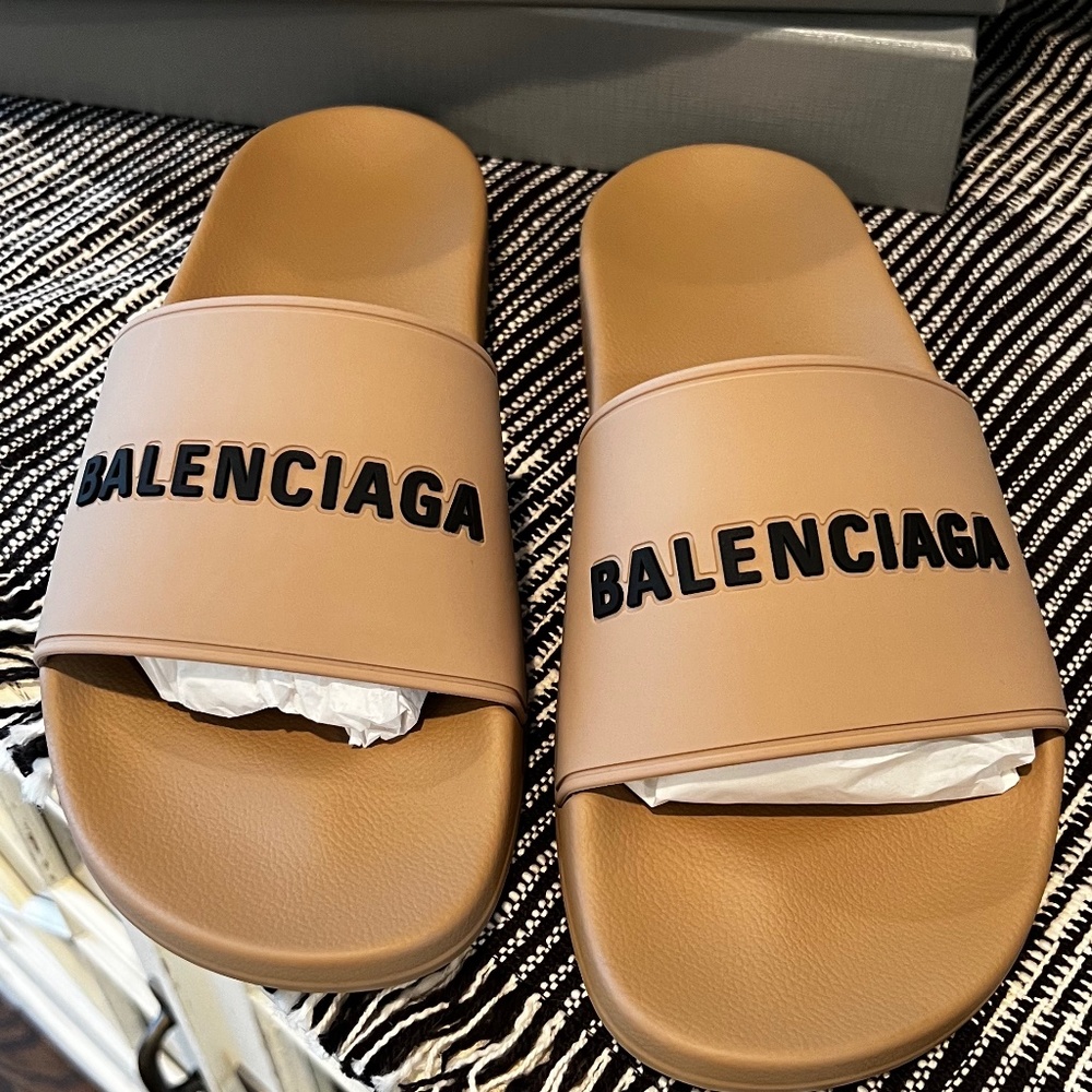 *BRAND NEW* Balenciaga Pool Slides